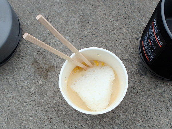 おにぎり投入で雑炊風に