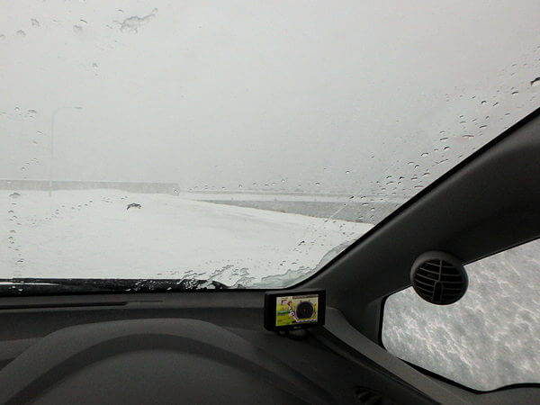 激しく吹雪!