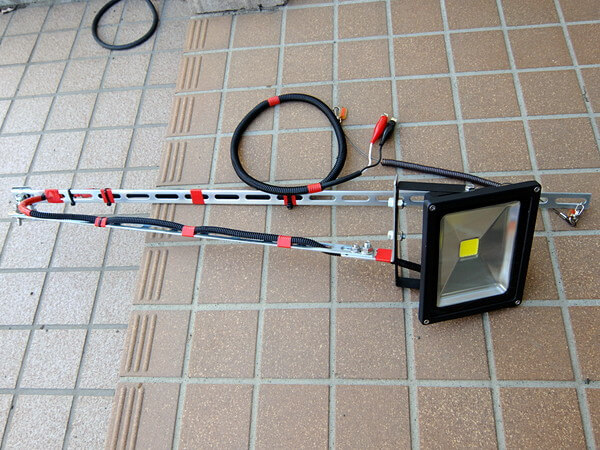 新作投光器