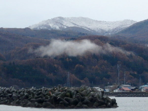 山は雪化粧