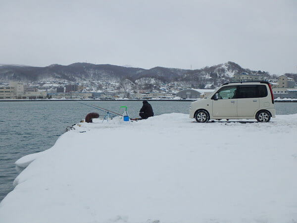右側は未除雪箇所多し
