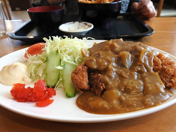 今日もカツカレー