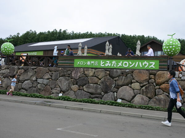 とみたメロンハウス、できてた