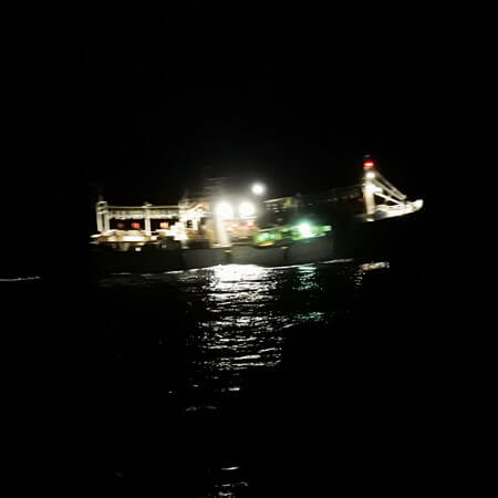 [真夜中の帰港]