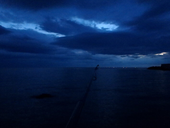 夜明け前から釣り開始