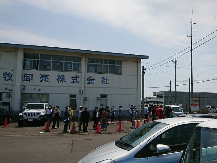 平日なのにこの行列・・