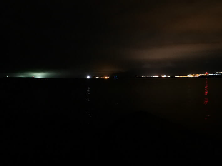 今夜は漁り火が遠め