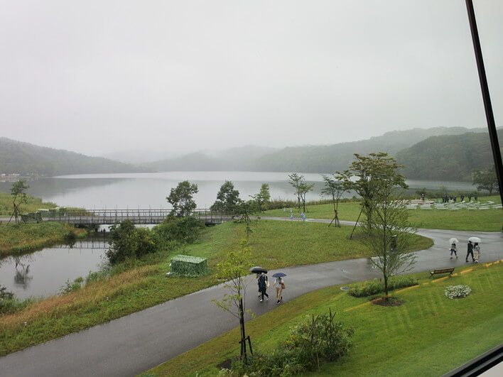 ウポポイは雨もよう