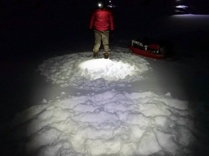 雪はよけずに踏む！