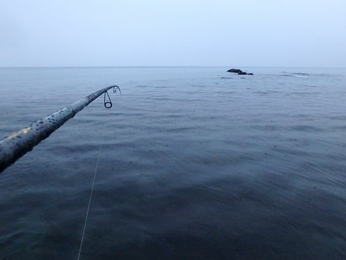 魚の気配皆無・・移動すべし！
