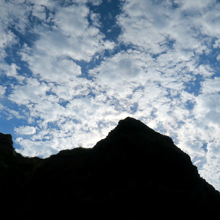 [空の雲は秋]