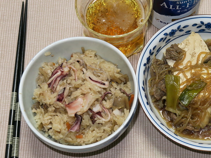 夜はイカの炊き込みご飯