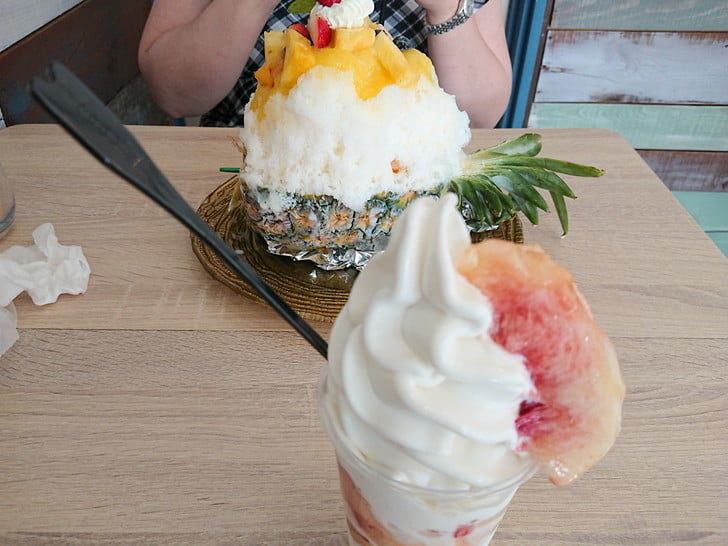 パインカキ氷と桃ソフト