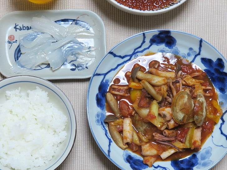 トマト煮とヤリイカ刺し