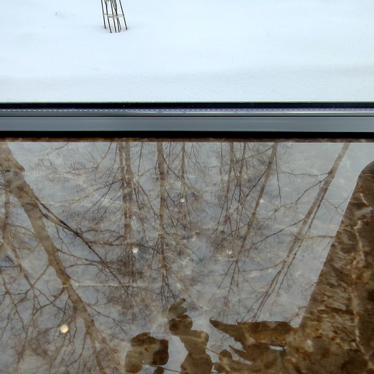 [窓辺のカフェ]