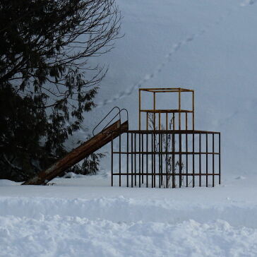 [湖畔のレトロ遊具]